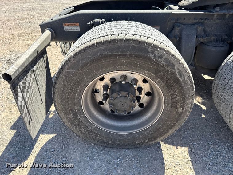 image for item DR1036 2021 Freightliner Cascadia 126 semi truck