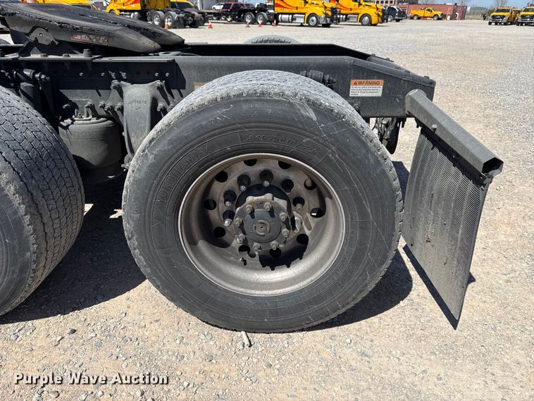 image for item DR1036 2021 Freightliner Cascadia 126 semi truck