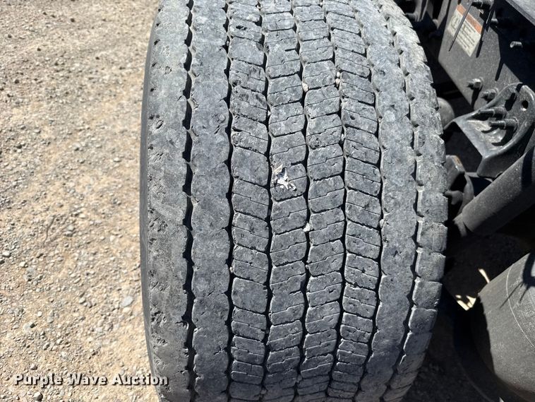 image for item DR1036 2021 Freightliner Cascadia 126 semi truck