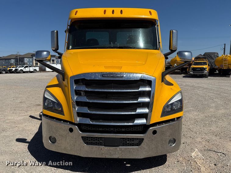 image for item DR1037 2022 Freightliner Cascadia 126 semi truck