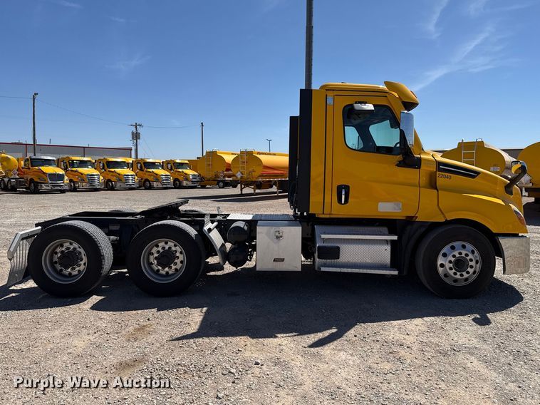 image for item DR1037 2022 Freightliner Cascadia 126 semi truck