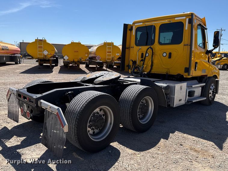 image for item DR1037 2022 Freightliner Cascadia 126 semi truck