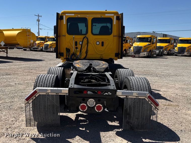 image for item DR1037 2022 Freightliner Cascadia 126 semi truck