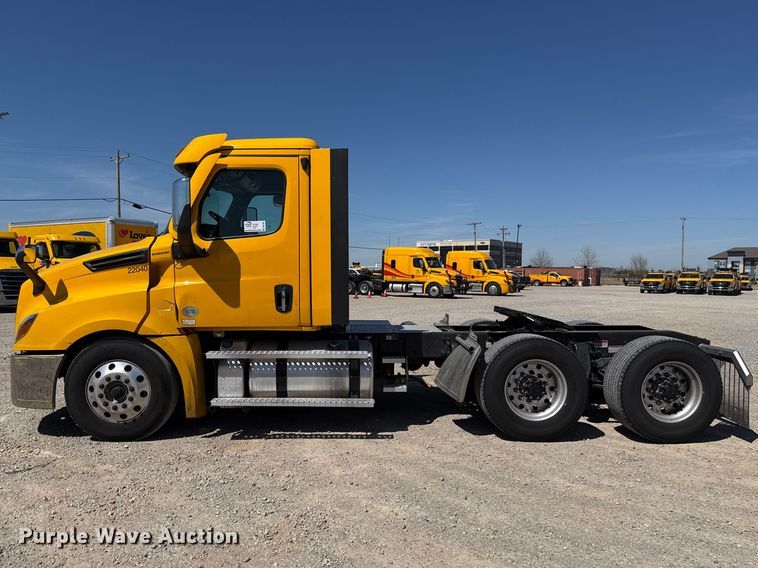 image for item DR1037 2022 Freightliner Cascadia 126 semi truck