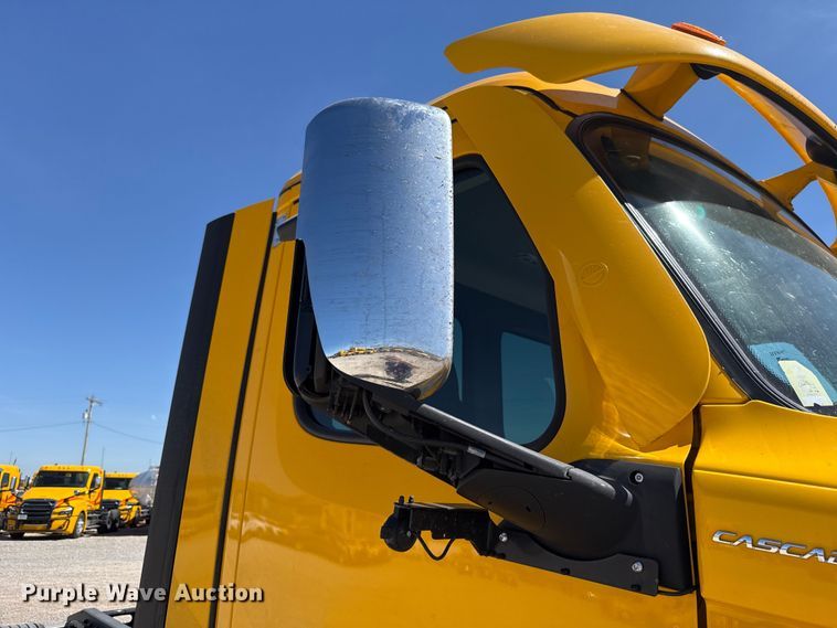 image for item DR1037 2022 Freightliner Cascadia 126 semi truck