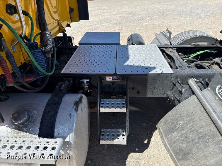 image for item DR1037 2022 Freightliner Cascadia 126 semi truck