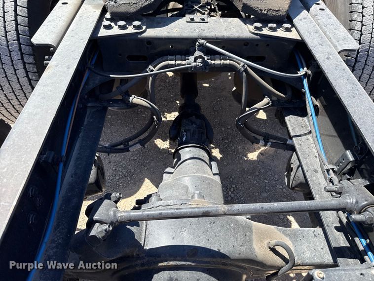 image for item DR1037 2022 Freightliner Cascadia 126 semi truck