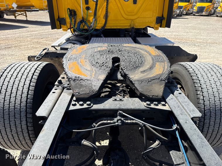 image for item DR1037 2022 Freightliner Cascadia 126 semi truck