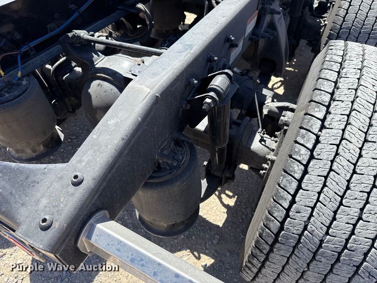 image for item DR1037 2022 Freightliner Cascadia 126 semi truck