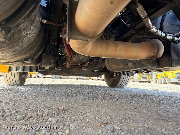 image for item DR1037 2022 Freightliner Cascadia 126 semi truck