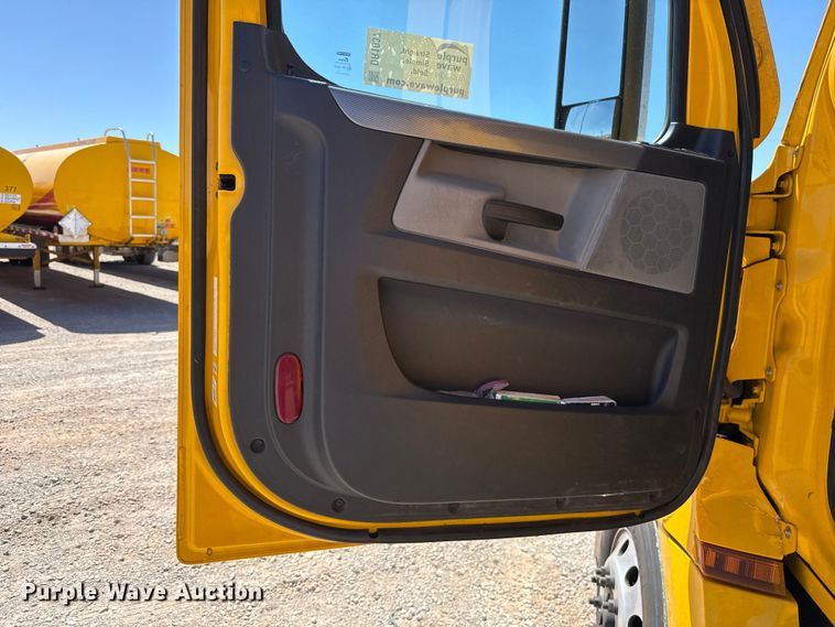 image for item DR1037 2022 Freightliner Cascadia 126 semi truck