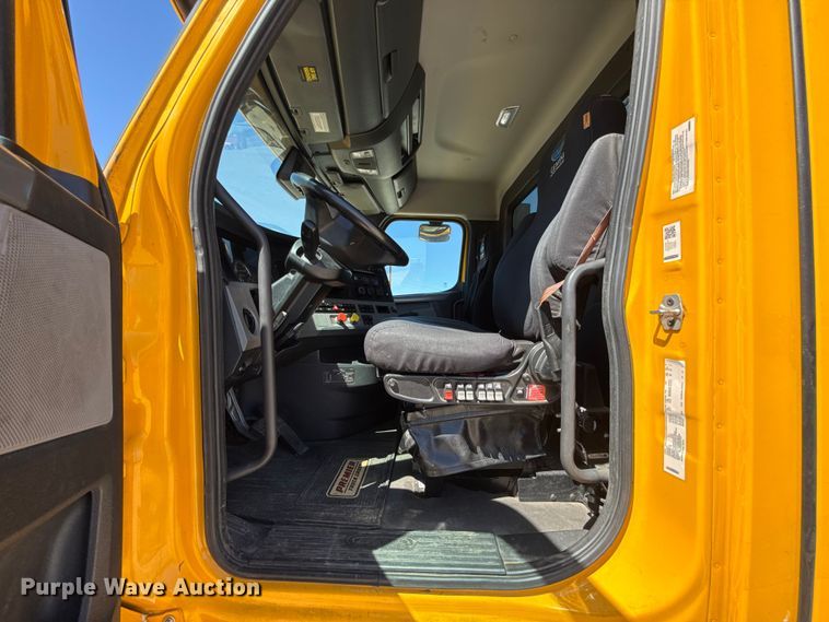 image for item DR1037 2022 Freightliner Cascadia 126 semi truck