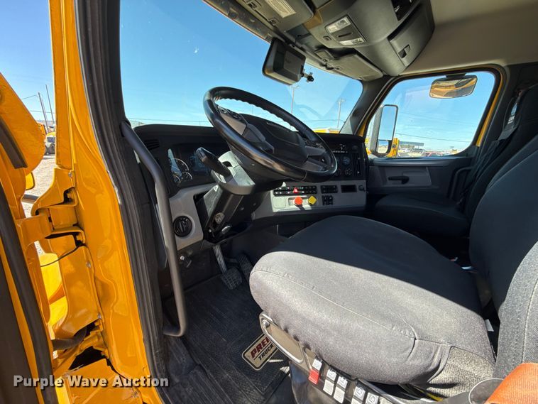 image for item DR1037 2022 Freightliner Cascadia 126 semi truck