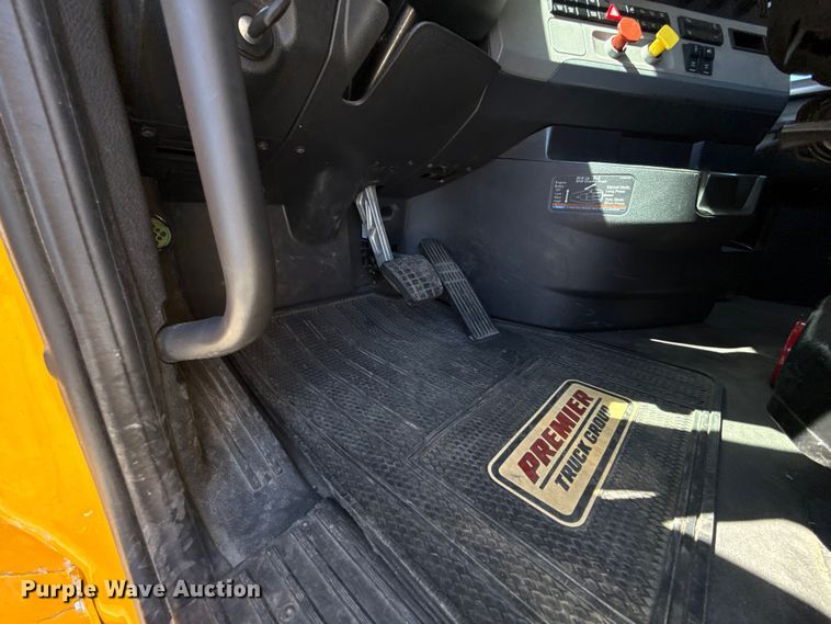 image for item DR1037 2022 Freightliner Cascadia 126 semi truck