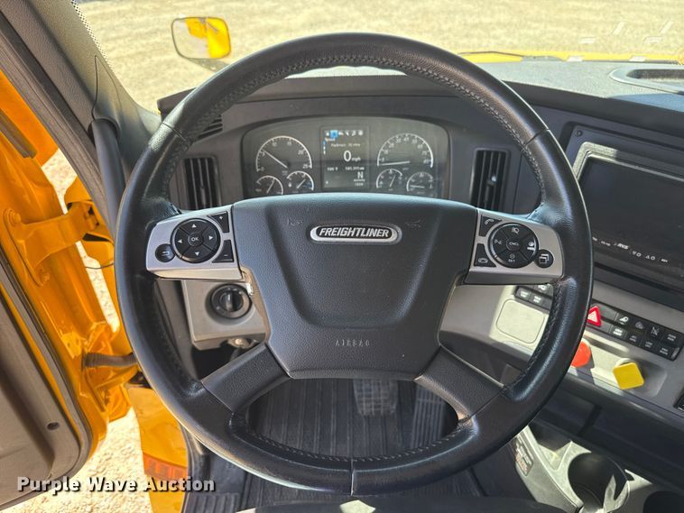 image for item DR1037 2022 Freightliner Cascadia 126 semi truck