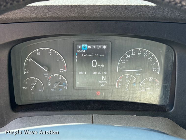 image for item DR1037 2022 Freightliner Cascadia 126 semi truck