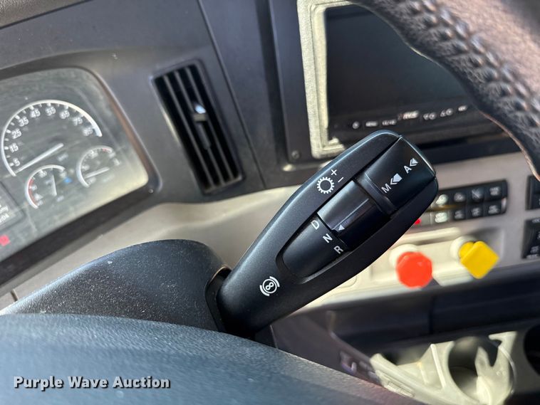 image for item DR1037 2022 Freightliner Cascadia 126 semi truck