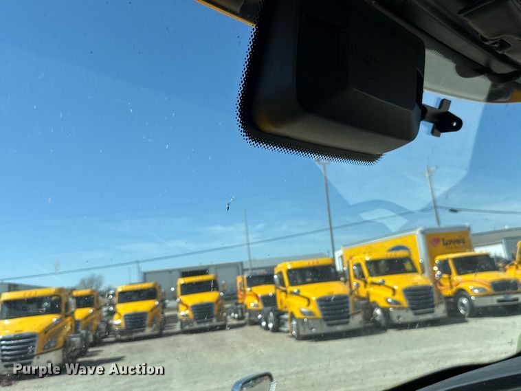 image for item DR1037 2022 Freightliner Cascadia 126 semi truck