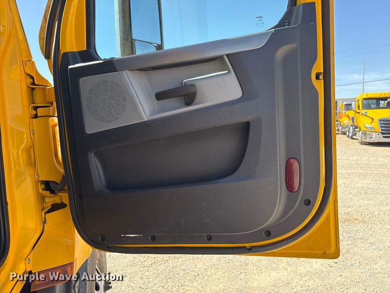 image for item DR1037 2022 Freightliner Cascadia 126 semi truck