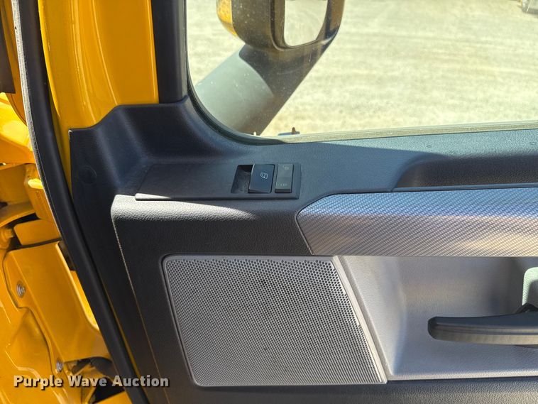 image for item DR1037 2022 Freightliner Cascadia 126 semi truck