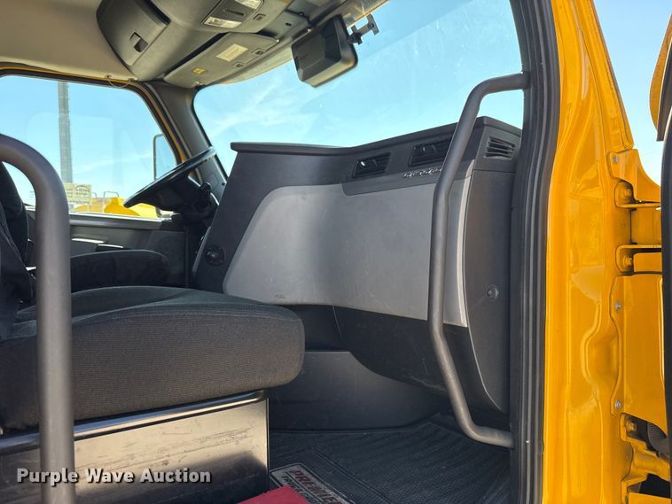 image for item DR1037 2022 Freightliner Cascadia 126 semi truck