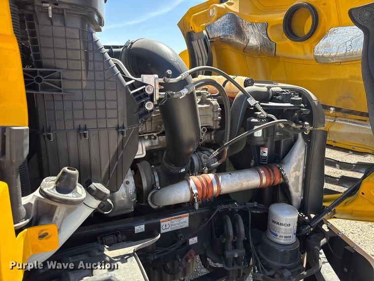 image for item DR1037 2022 Freightliner Cascadia 126 semi truck