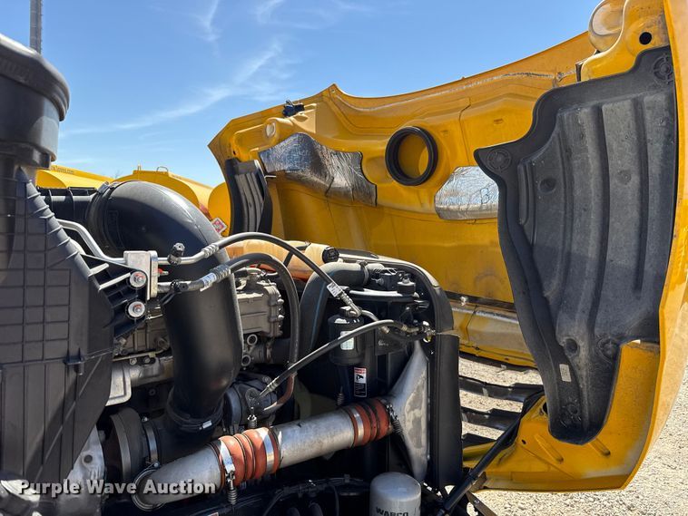 image for item DR1037 2022 Freightliner Cascadia 126 semi truck