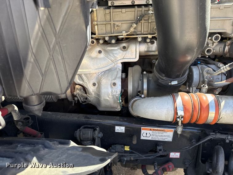 image for item DR1037 2022 Freightliner Cascadia 126 semi truck