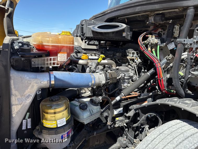 image for item DR1037 2022 Freightliner Cascadia 126 semi truck