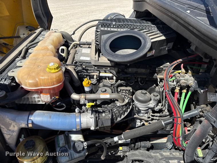 image for item DR1037 2022 Freightliner Cascadia 126 semi truck