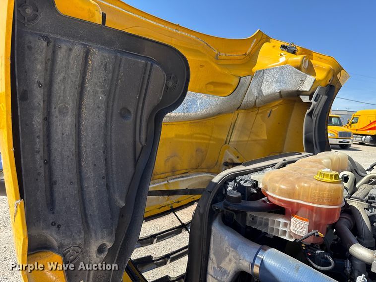 image for item DR1037 2022 Freightliner Cascadia 126 semi truck