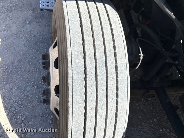 image for item DR1037 2022 Freightliner Cascadia 126 semi truck