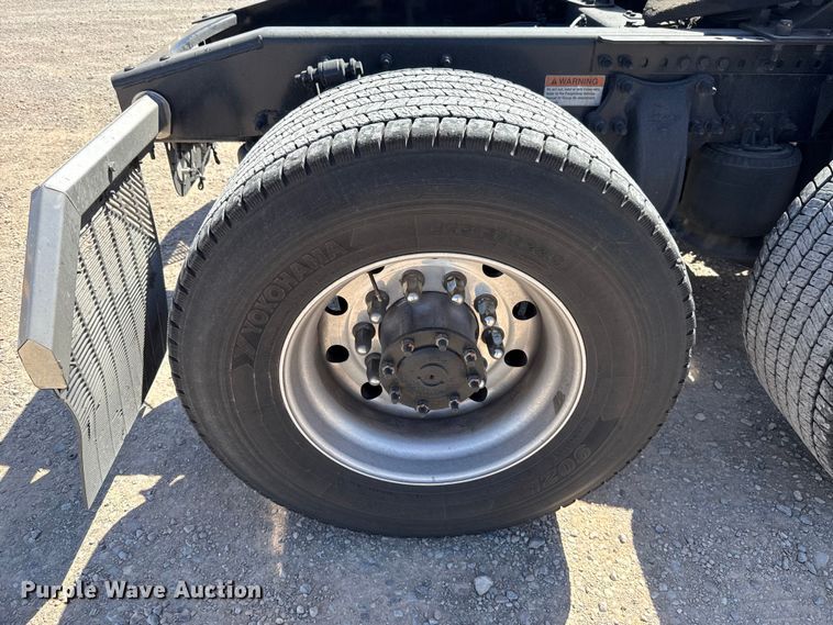 image for item DR1037 2022 Freightliner Cascadia 126 semi truck