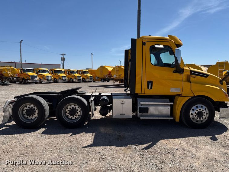 image for item DR1038 2022 Freightliner Cascadia 126 semi truck