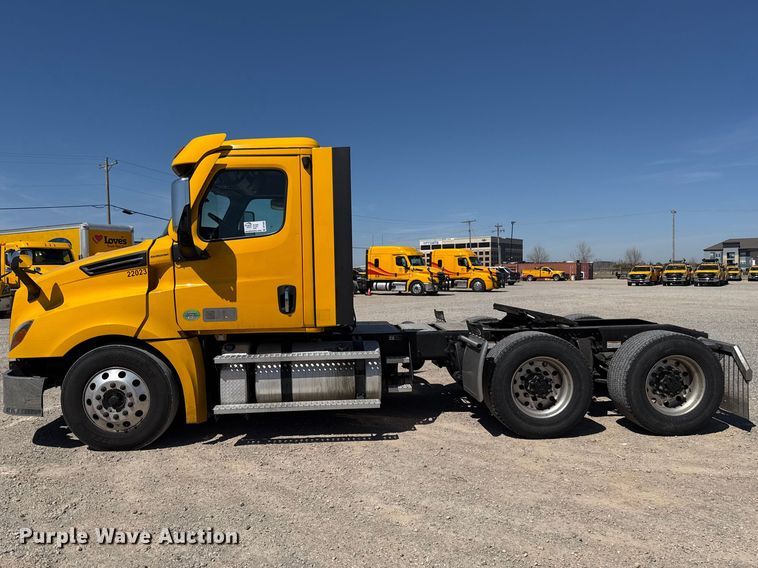 image for item DR1038 2022 Freightliner Cascadia 126 semi truck