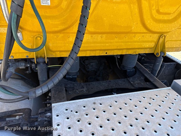 image for item DR1038 2022 Freightliner Cascadia 126 semi truck