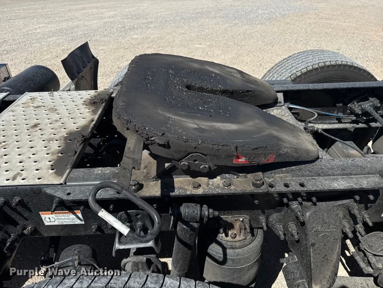 image for item DR1038 2022 Freightliner Cascadia 126 semi truck