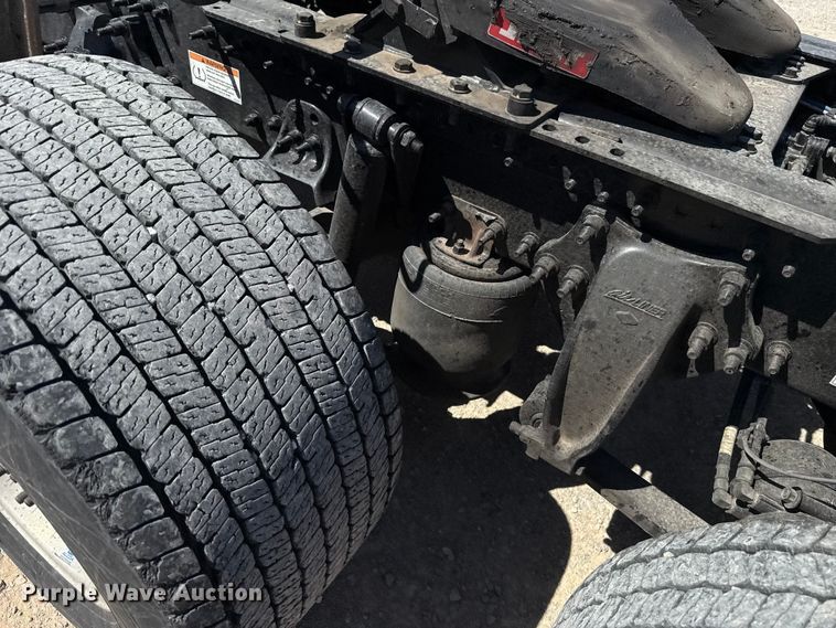 image for item DR1038 2022 Freightliner Cascadia 126 semi truck