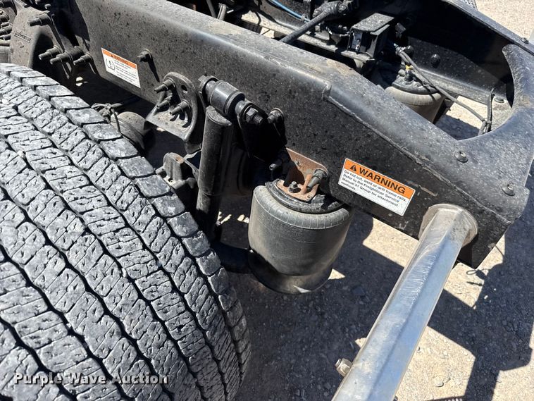 image for item DR1038 2022 Freightliner Cascadia 126 semi truck