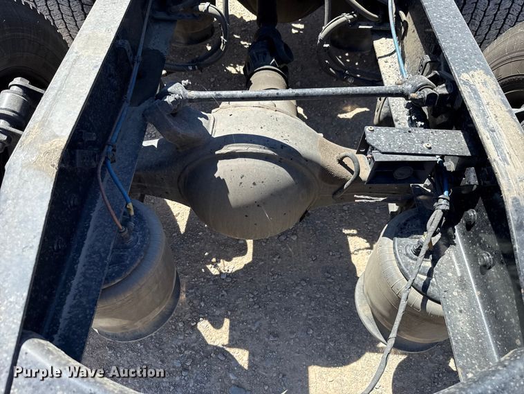 image for item DR1038 2022 Freightliner Cascadia 126 semi truck