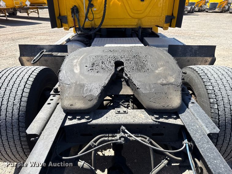 image for item DR1038 2022 Freightliner Cascadia 126 semi truck