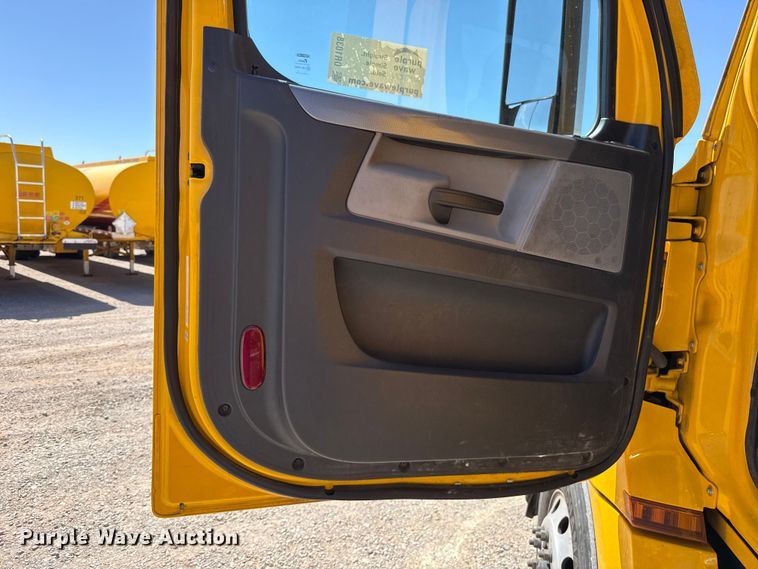 image for item DR1038 2022 Freightliner Cascadia 126 semi truck