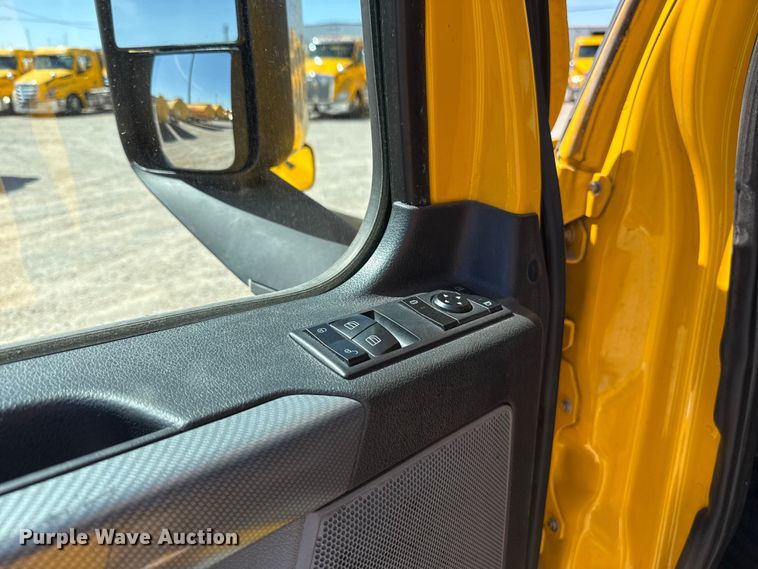 image for item DR1038 2022 Freightliner Cascadia 126 semi truck