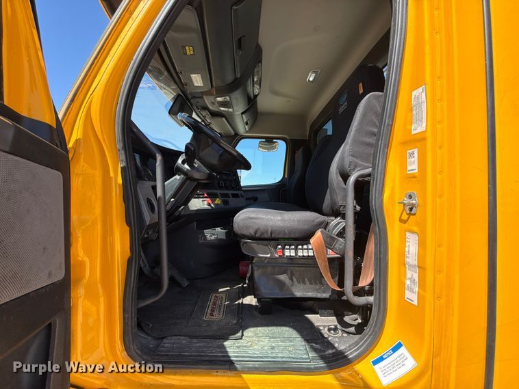 image for item DR1038 2022 Freightliner Cascadia 126 semi truck