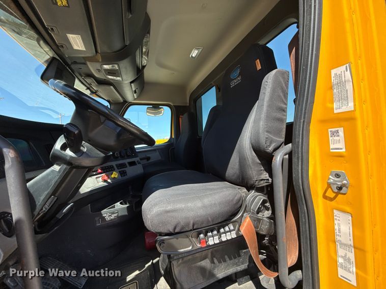 image for item DR1038 2022 Freightliner Cascadia 126 semi truck