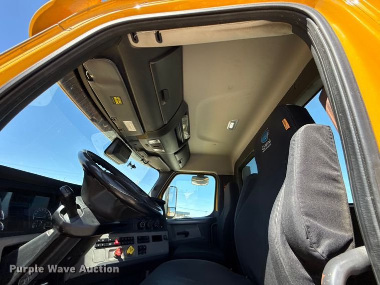 image for item DR1038 2022 Freightliner Cascadia 126 semi truck