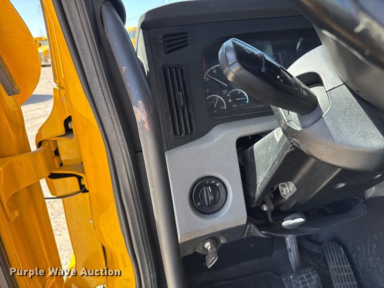 image for item DR1038 2022 Freightliner Cascadia 126 semi truck