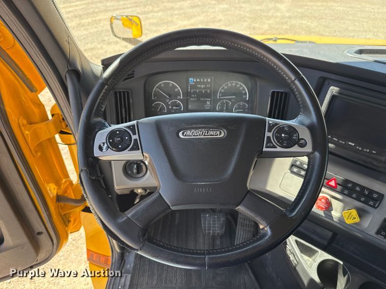 image for item DR1038 2022 Freightliner Cascadia 126 semi truck