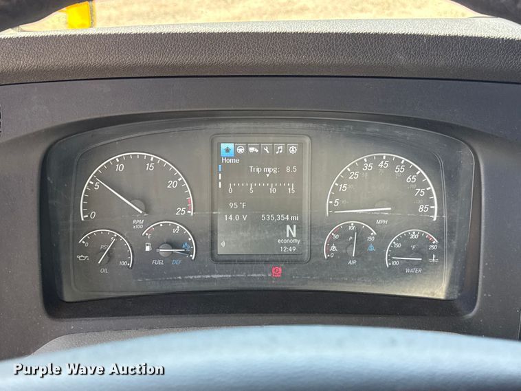 image for item DR1038 2022 Freightliner Cascadia 126 semi truck