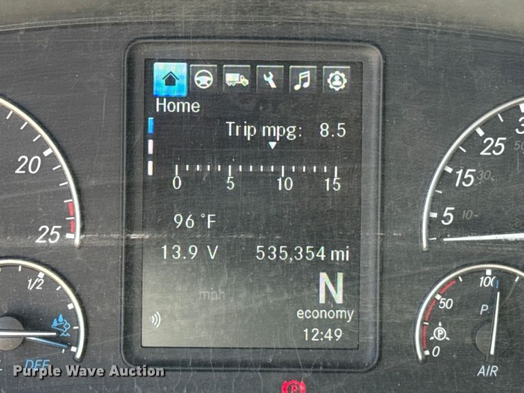 image for item DR1038 2022 Freightliner Cascadia 126 semi truck